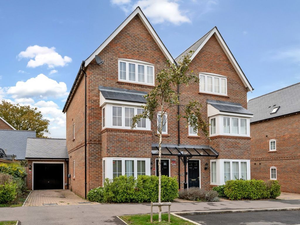 4 bed semidetached house for sale in Leyland Road, Hook, Hampshire