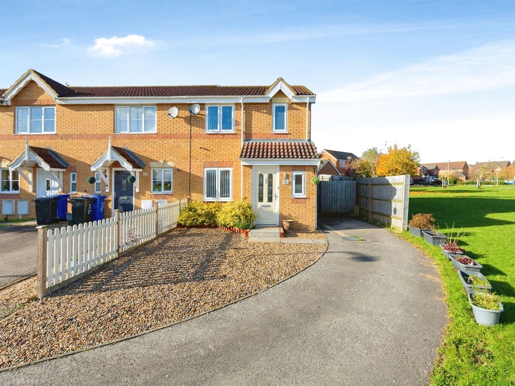2 bed end terrace house for sale in Moors Close, Deanshanger, Milton