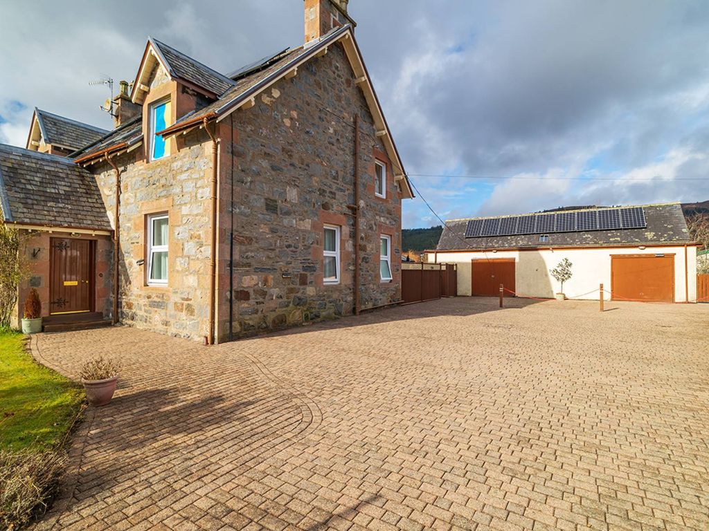 5 bed detached house for sale in Fort Augustus PH32 Zoopla