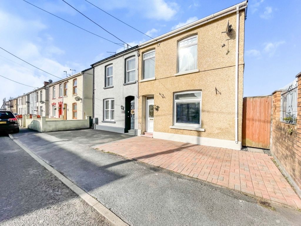3 bed semidetached house for sale in Maes Road, Llangennech, Llanelli