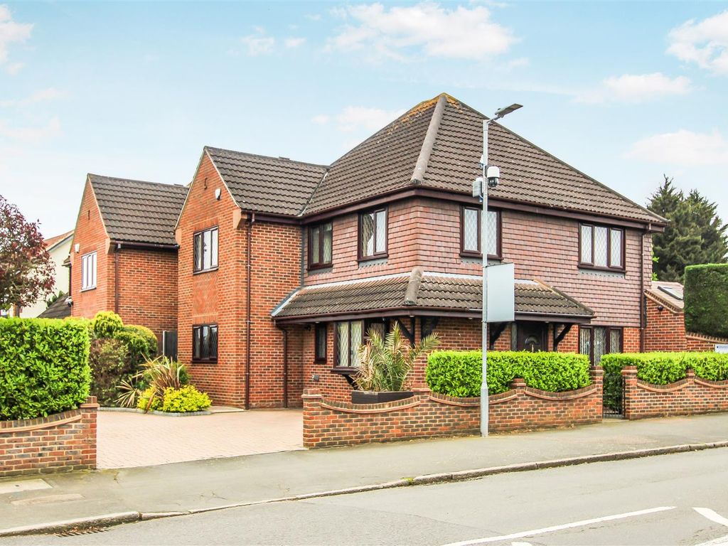 4 bed property for sale in Parkstone Avenue, Hornchurch RM11 Zoopla
