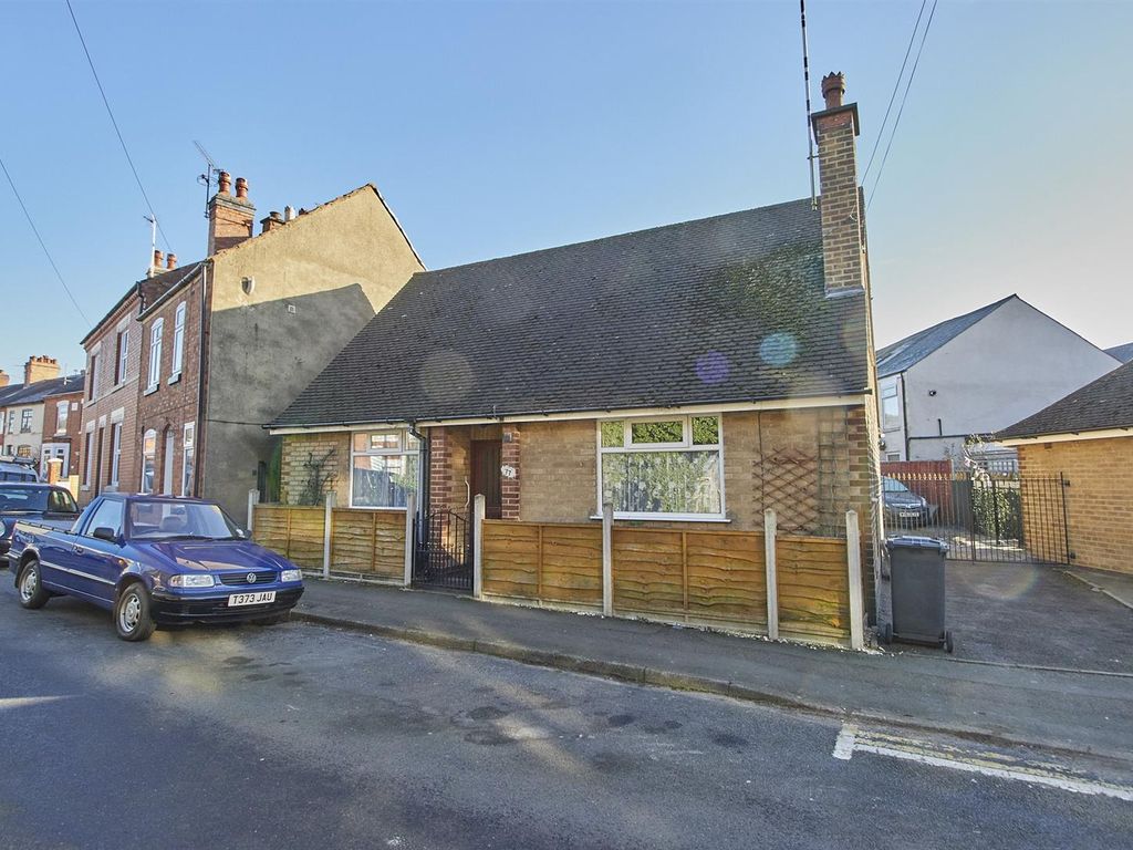 3 bed detached bungalow for sale in Druid Street, Hinckley LE10, £