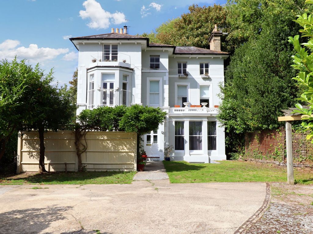 2 bed flat for sale in Park Road, Southborough TN4, £300,000 Zoopla
