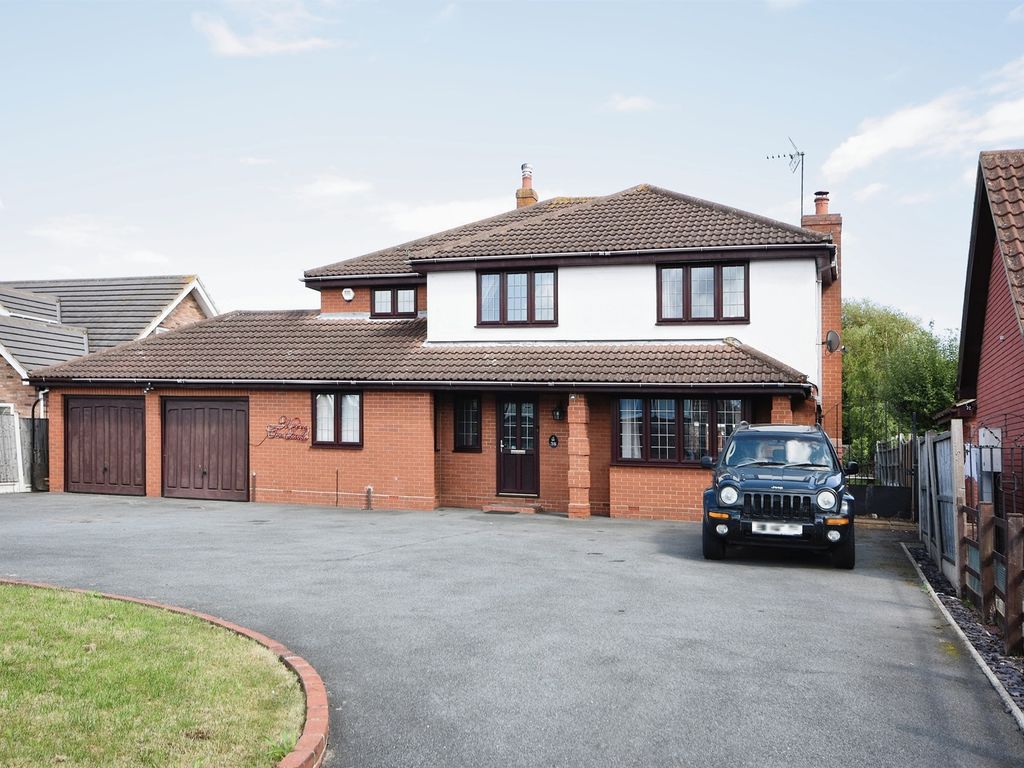 6 bed detached house for sale in North Drive, Mayland, Chelmsford CM3