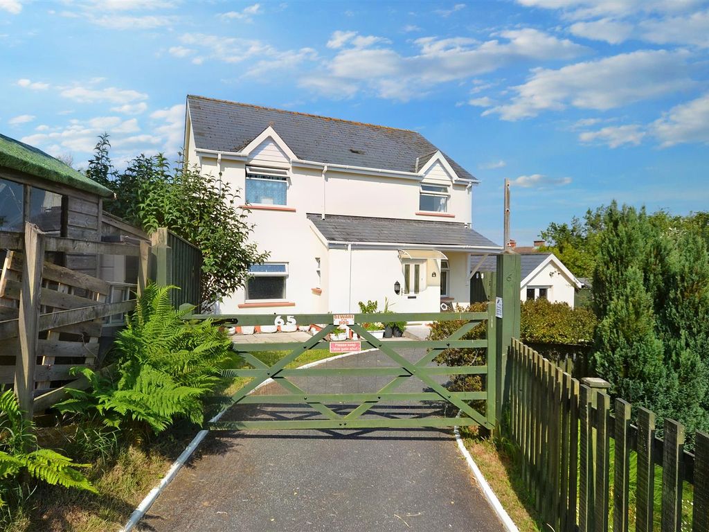 5 bed detached house for sale in Tudor Gardens, Merlins Bridge