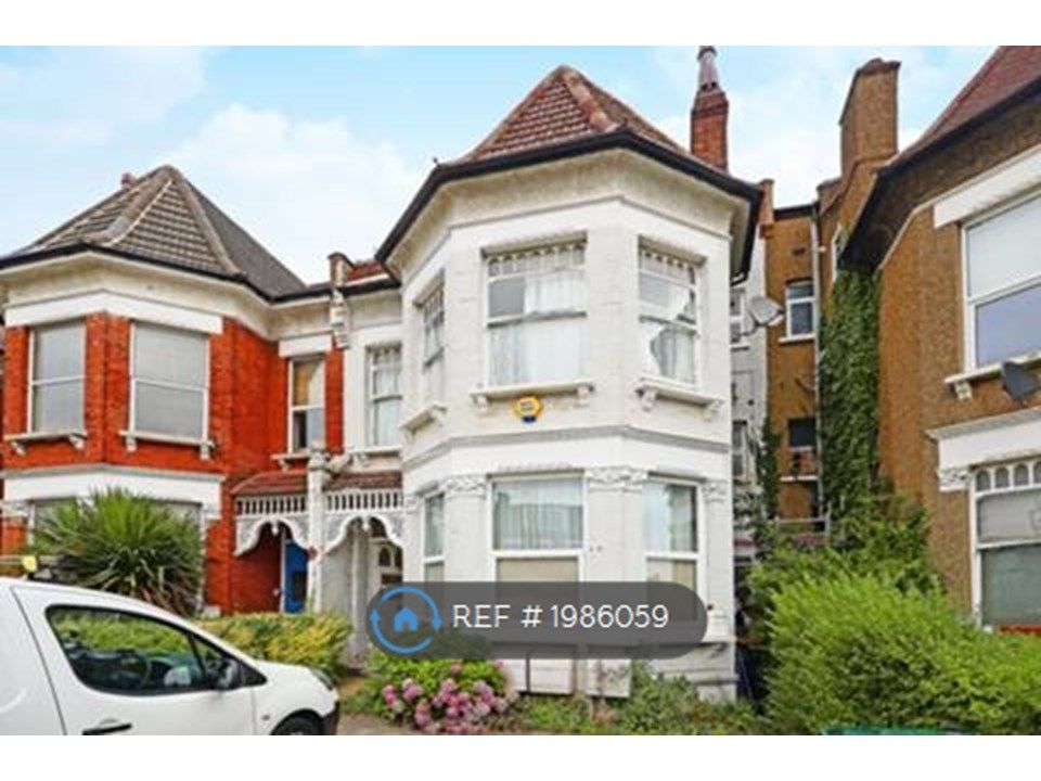 2 bed flat to rent in North Finchley, London N12, £1,850 pcm Zoopla