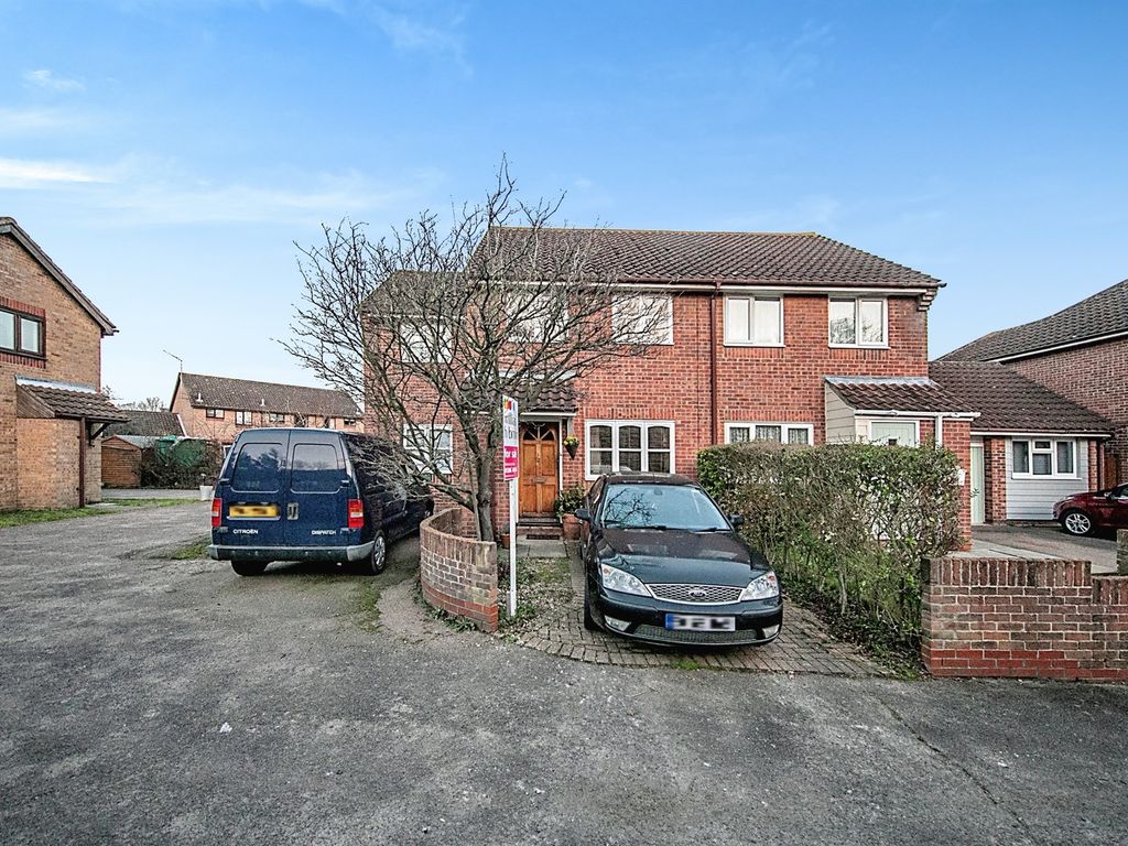 3 bed semidetached house for sale in Langdale Drive, Highwoods