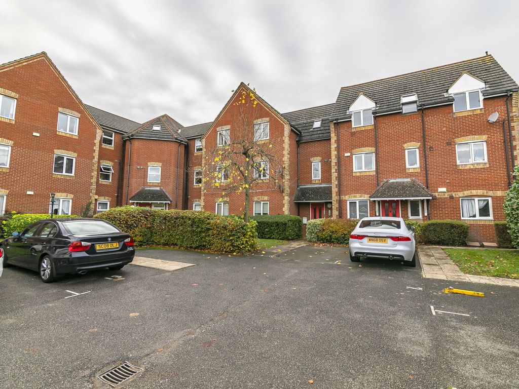 2 bed flat to rent in Bluebell Close, Romford RM7 Zoopla