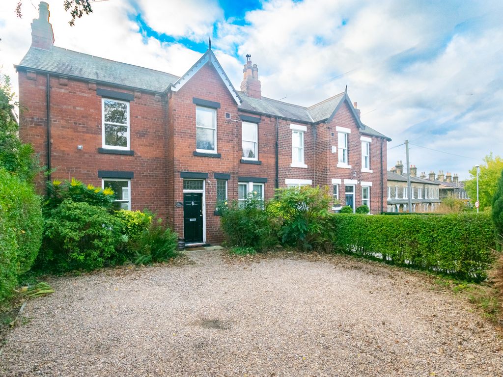 4 bed semidetached house for sale in Shadwell Lane, Leeds LS17, £