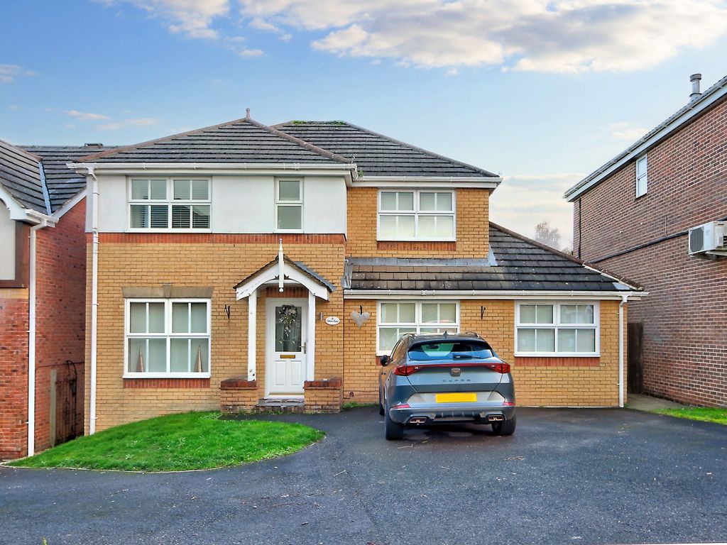 4 bed detached house for sale in Chilton Ridge, Hatch Warren