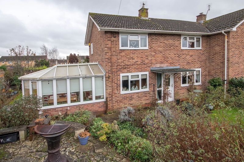 2 bed semidetached house for sale in Orchard Close, Totton
