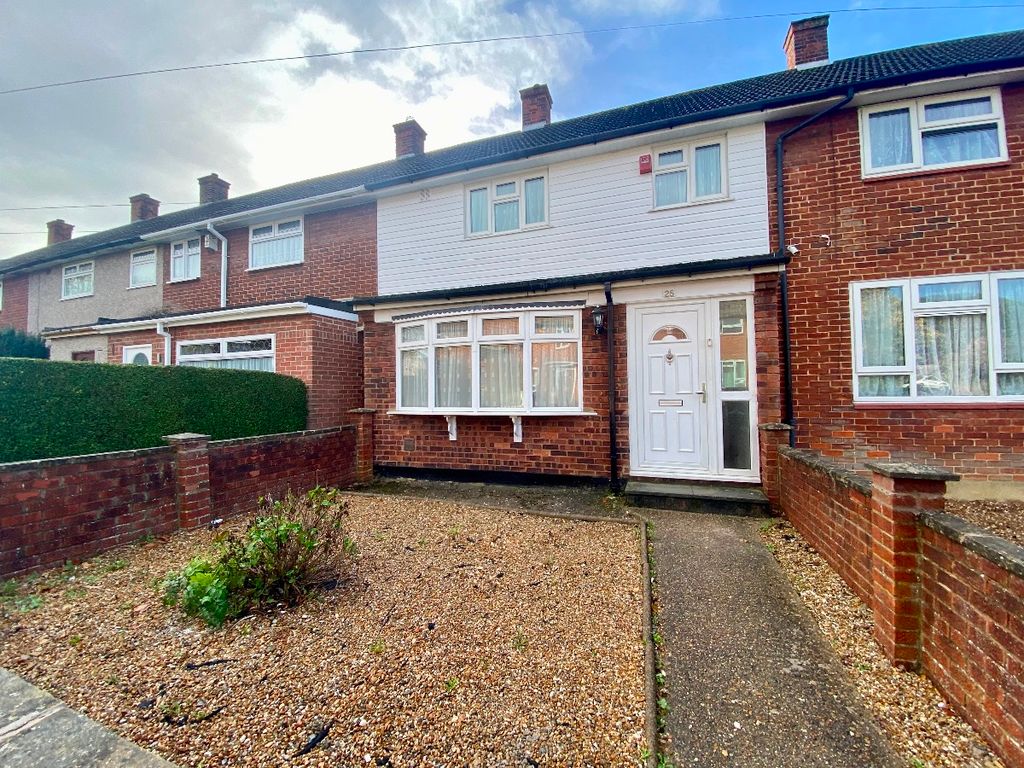 3 bed terraced house to rent in Redruth Road RM3 Zoopla