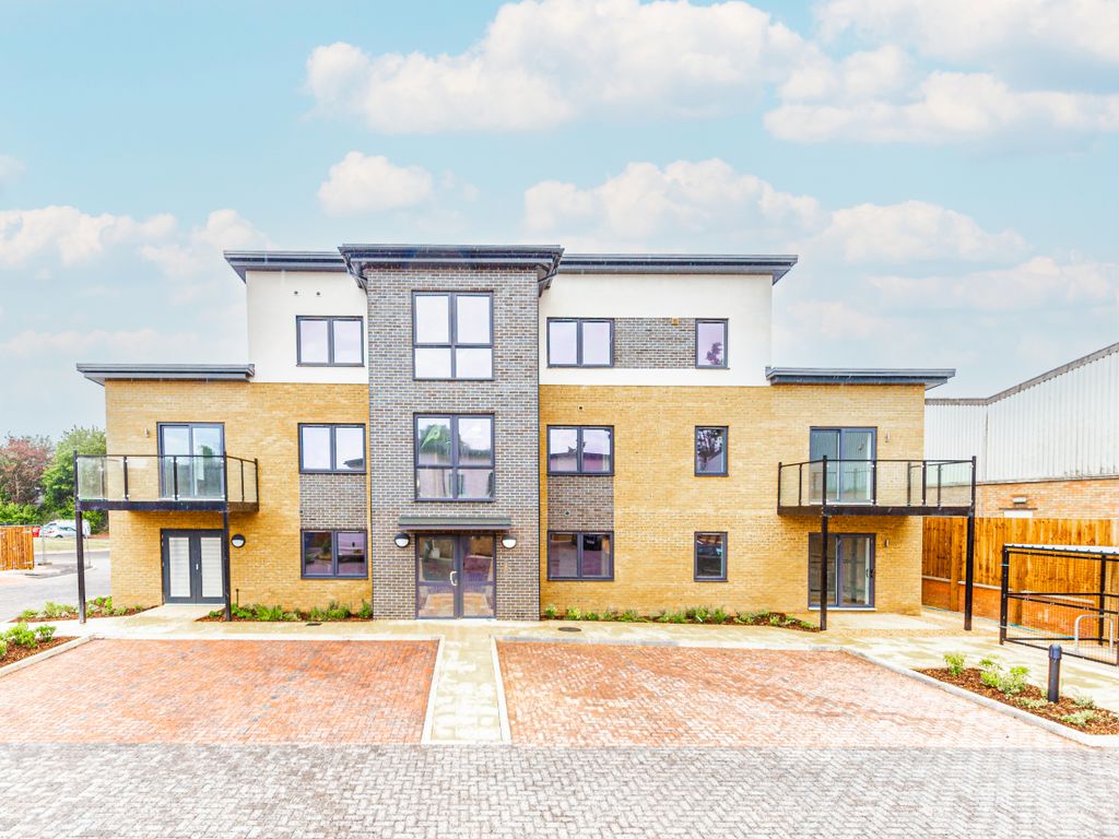 2 bed flat to rent in The Mead, Hitchin SG5 Zoopla