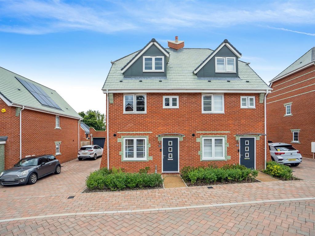 4 bed semidetached house for sale in Kilty Place, Pine Trees, High HP11, £585,000 Zoopla