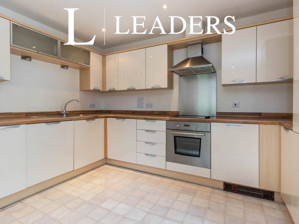 2 bed flat to rent in Highbury Drive, Leatherhead KT22 Zoopla