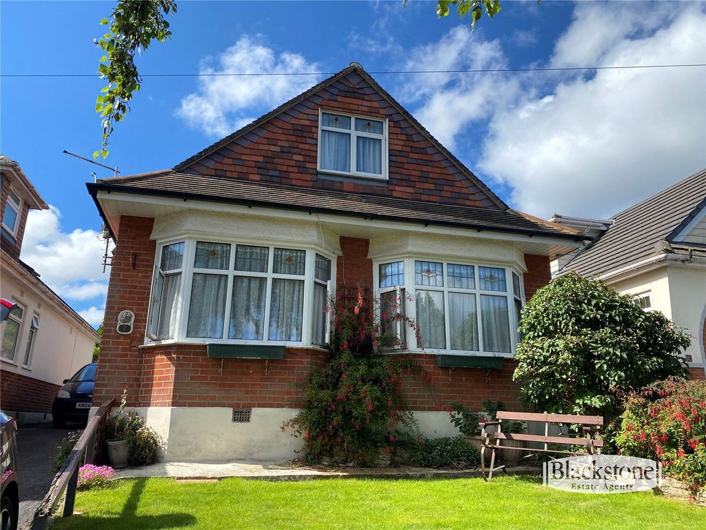 3 bed bungalow for sale in Glamis Avenue, Northbourne, Bournemouth, Dorset BH10, £400,000 Zoopla