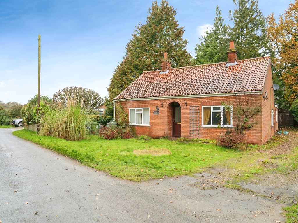 3 bed detached bungalow for sale in Sustead Road, Lower Gresham, Norwich NR11, £325,000 Zoopla