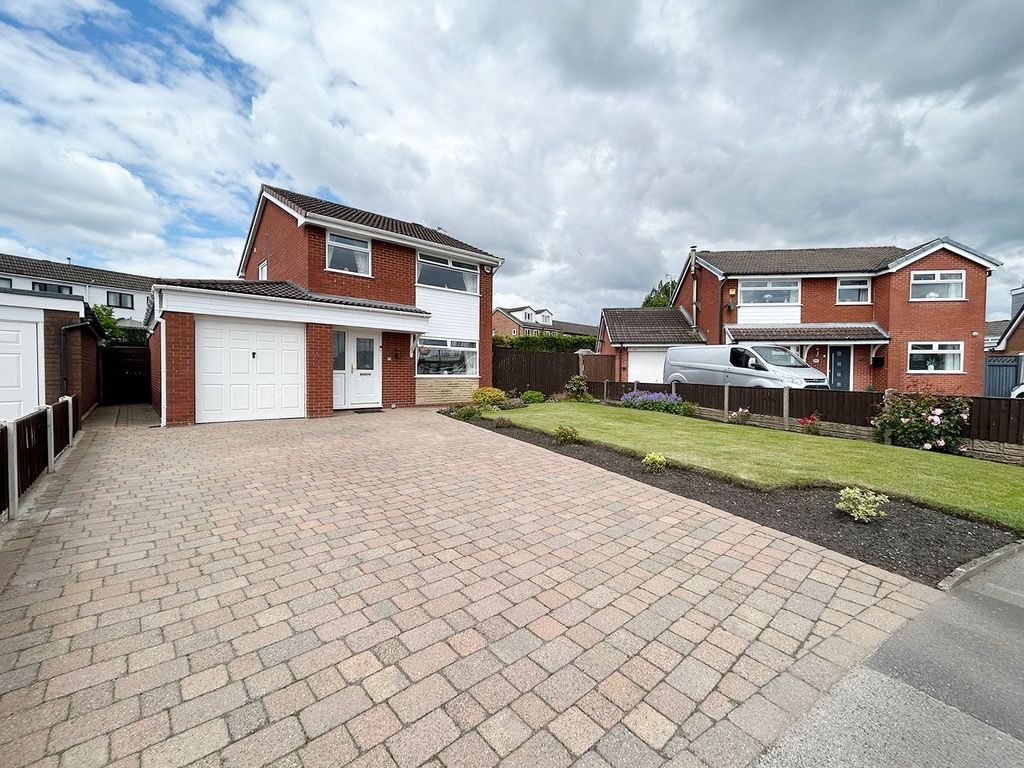 3 bed detached house for sale in Crediton Drive, Platt Bridge, Wigan
