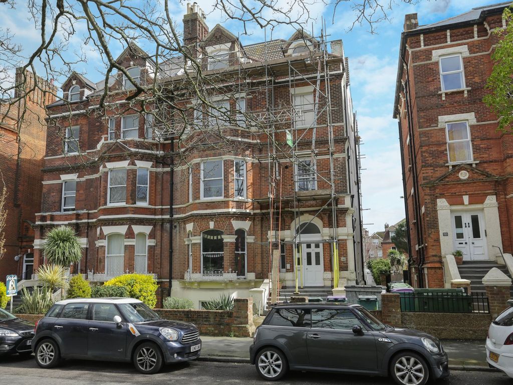 2 bed flat for sale in Castle Hill Avenue, Folkestone CT20, £230,000