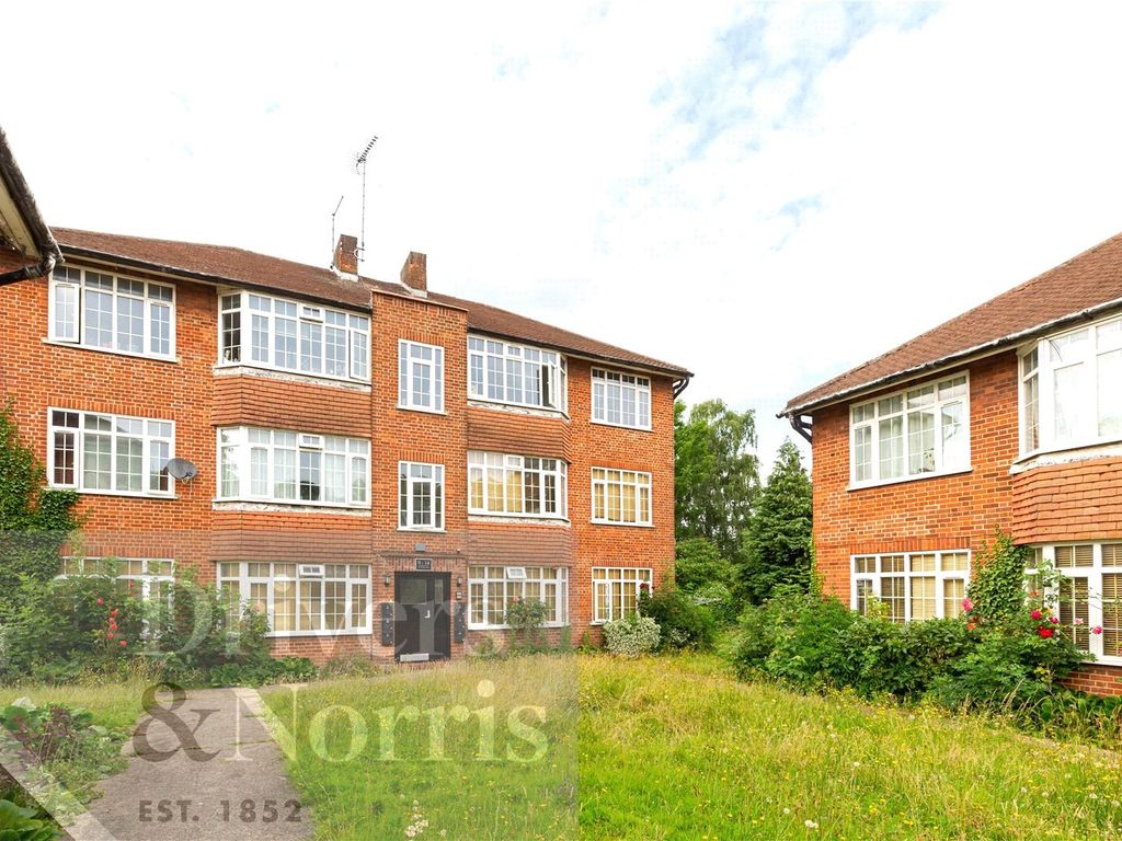 2 bed flat to rent in Torrington Court, North Finchley, London N12, £