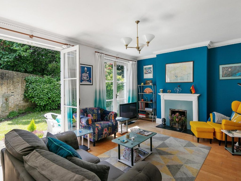 5 bed semidetached house for sale in Nesbitt Square, Coxwell Road