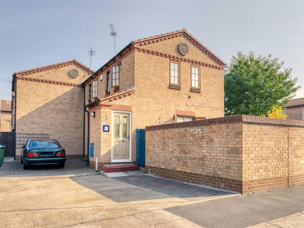 3 bed semidetached house for sale in Courtland Grove, Thamesmead