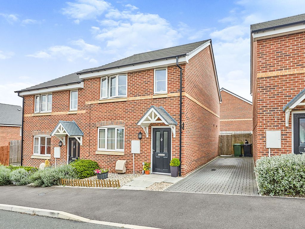 3 bed semidetached house for sale in Morewood Drive, Alfreton