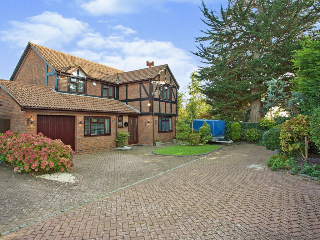 4 bed detached house for sale in Hazel Grove, Locks Heath, Southampton