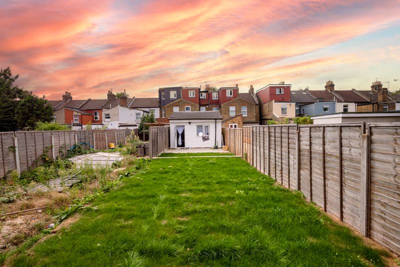 5 bed flat for sale in Nags Head Road, Ponders End, Enfield EN3, £