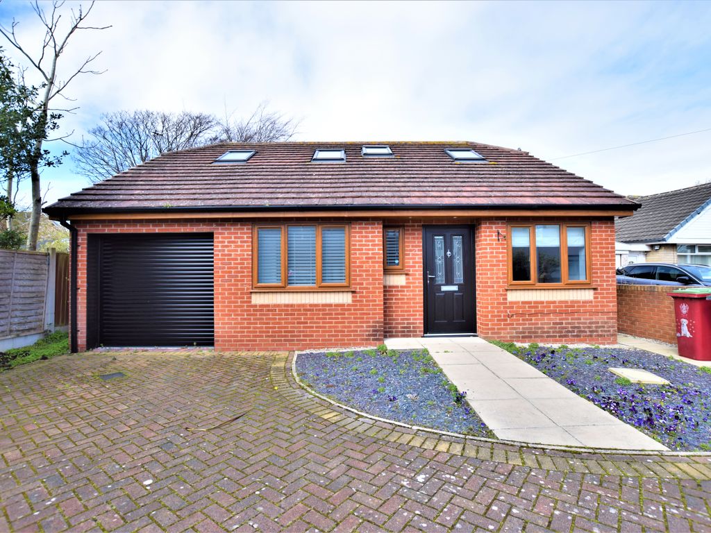 4 bed detached bungalow for sale in Loxley Place East, Thornton