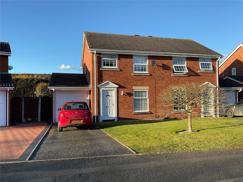 3 bed semidetached house to rent in Crowdale Road, Shawbirch, Telford