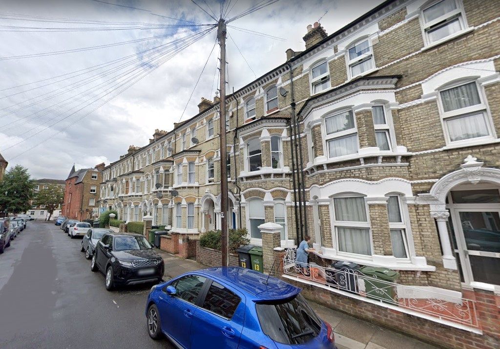 2 bed flat to rent in Mayflower Road, Clapham SW9, £2,200 pcm Zoopla