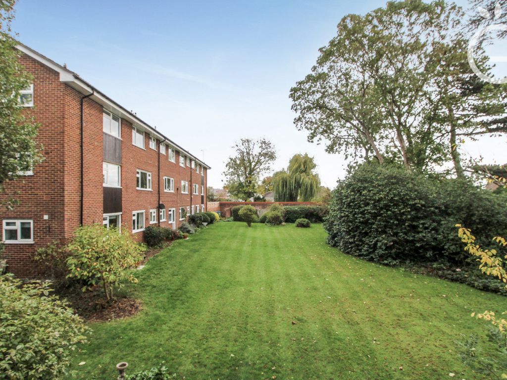 2 bed flat to rent in Waltham Road, Twyford RG10 Zoopla