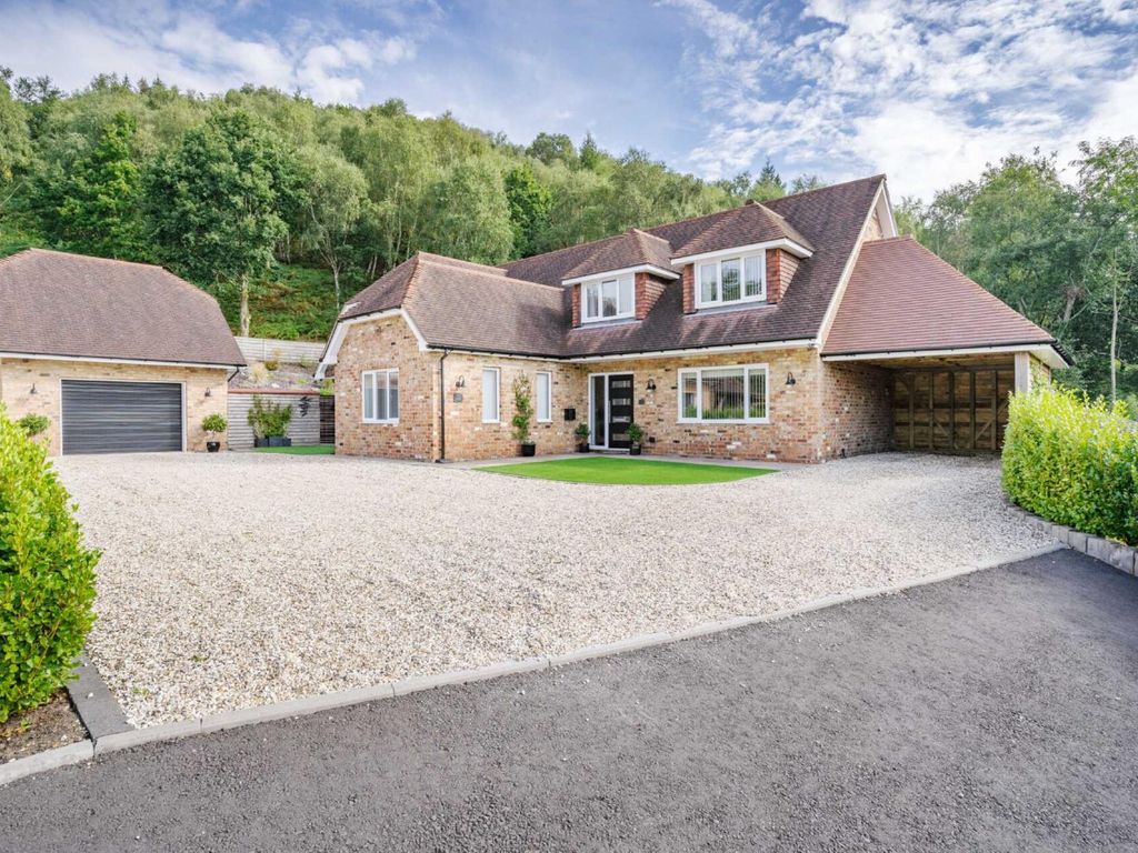 4 bed detached house for sale in Cardiff Road, Edwardsville, Treharris