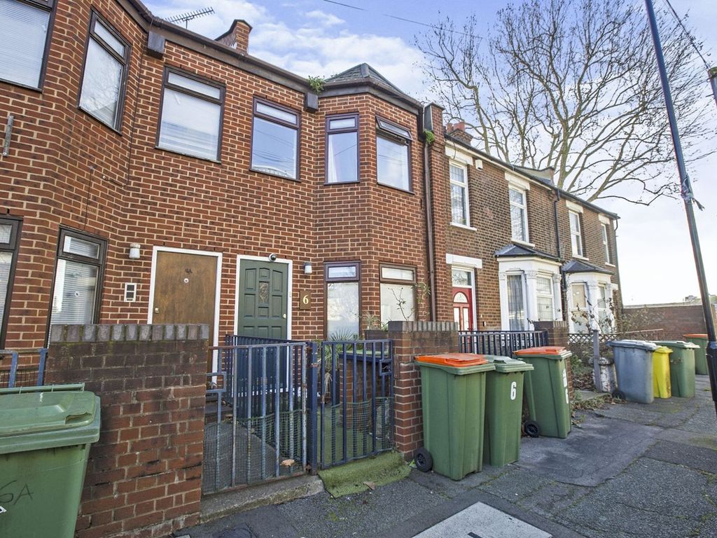 3 bed terraced house for sale in Kennard Street, London E16 Zoopla