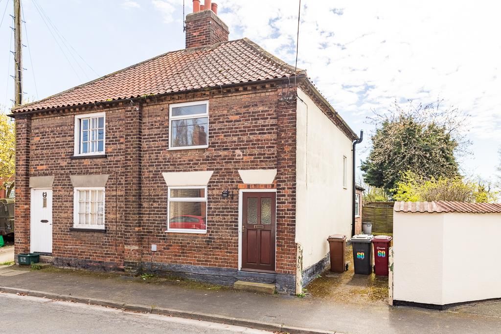 2 bed semidetached house for sale in Park Street, Winterton