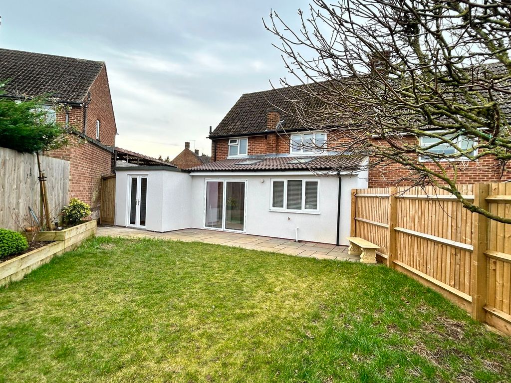 3 bed semidetached house for sale in Stockwell Road, Milton Malsor