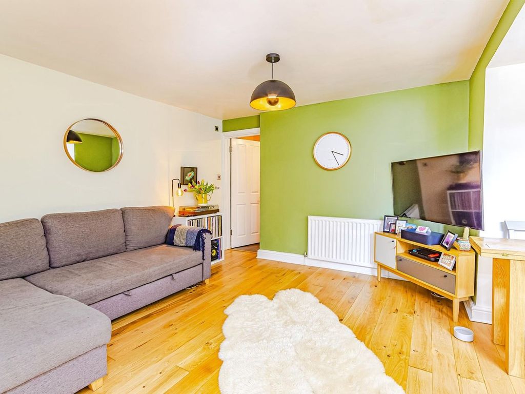 82 London Road, Redhill RH1  