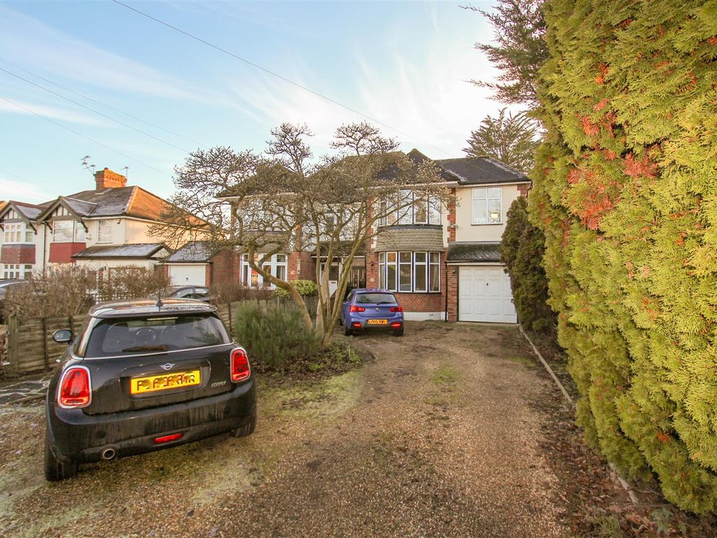 4 bed semidetached house to rent in Swakeleys Drive, Ickenham