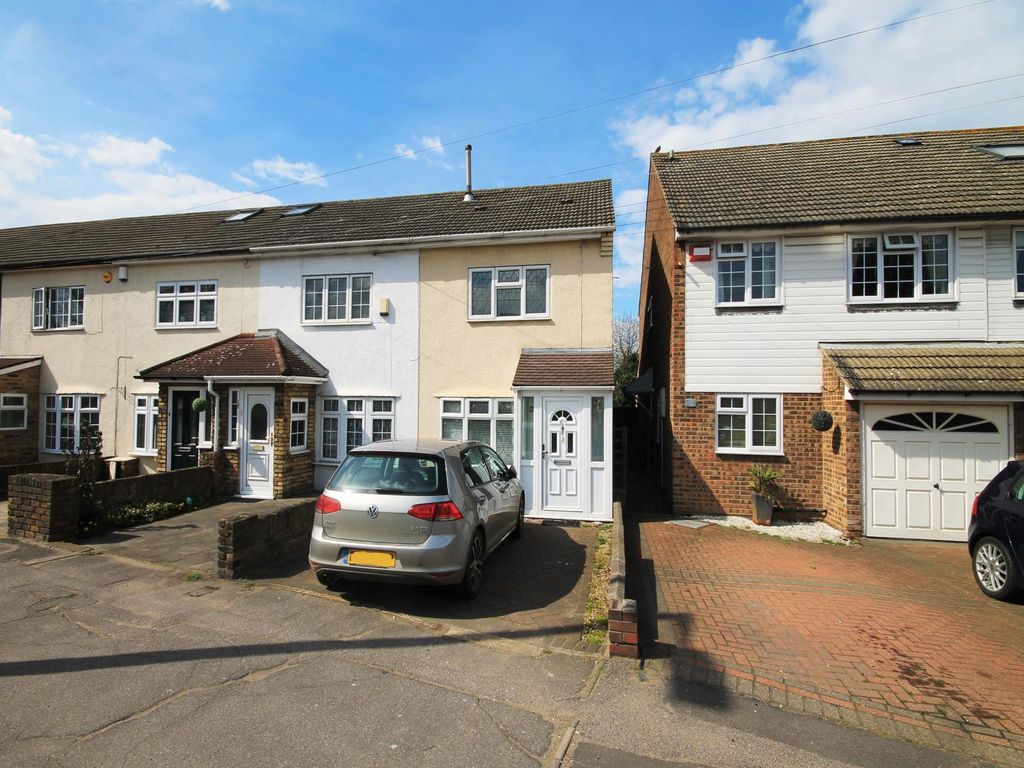 2 bed detached house to rent in South End Road, Rainham, Essex RM13, £