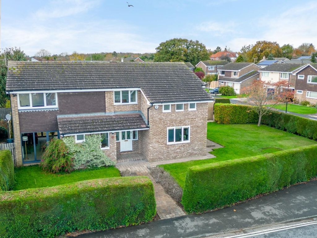 5 bed detached house for sale in Merchant Way, Copmanthorpe, York YO23