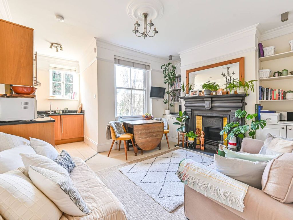 1 bed flat for sale in Elmfield Road, Balham, London SW17, £475,000