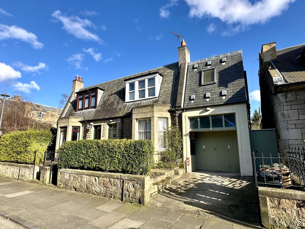 4 bed semidetached house for sale in Cambridge Avenue, Leith