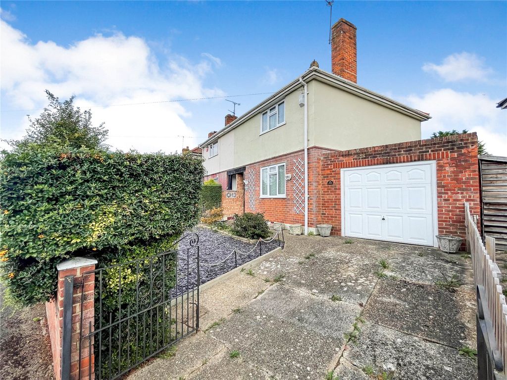 2 bed semidetached house for sale in Ashburton Road, Reading