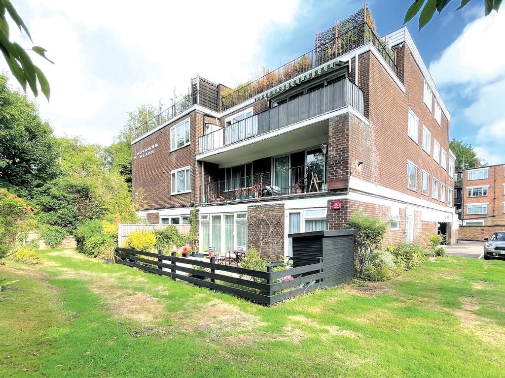 2 bed flat for sale in October Place, Holders Hill Road, London NW4