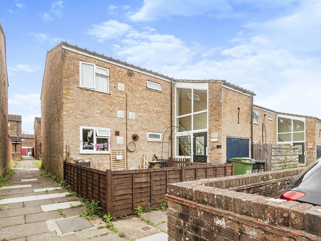 1 bed flat for sale in Falkland Road, Basingstoke RG24, £140,000 Zoopla