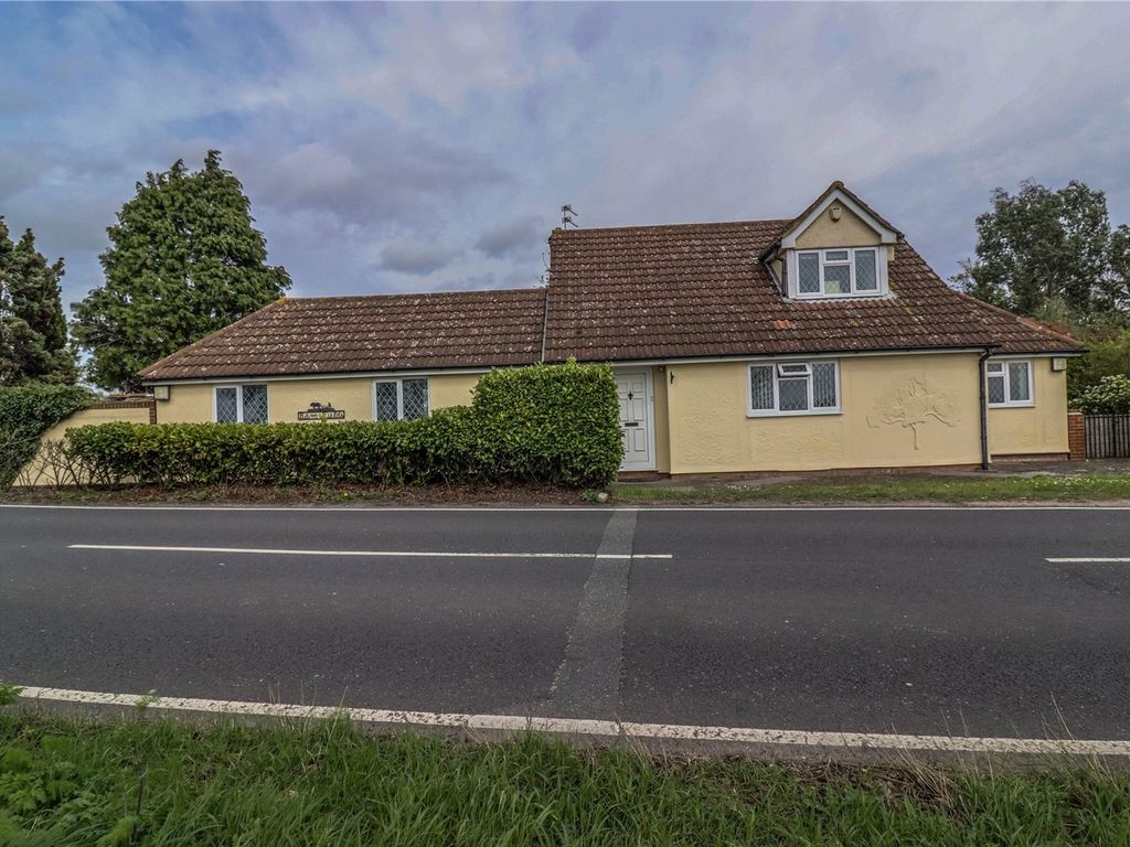 3 bed detached house for sale in Church Road, Black Notley CM77, £