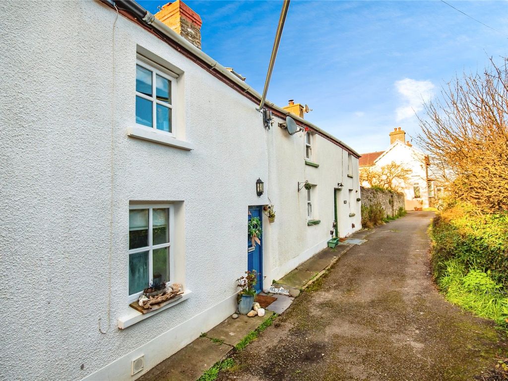 2 bed terraced house for sale in Llanrhystud, Ceredigion SY23, £175,000