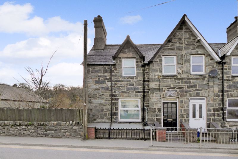 3 bed end terrace house for sale in Douglas Terrace, Bethesda, Bangor