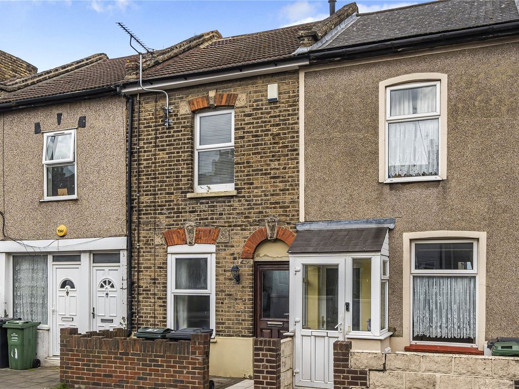 2 bed terraced house for sale in High Street, DA10, £275,000